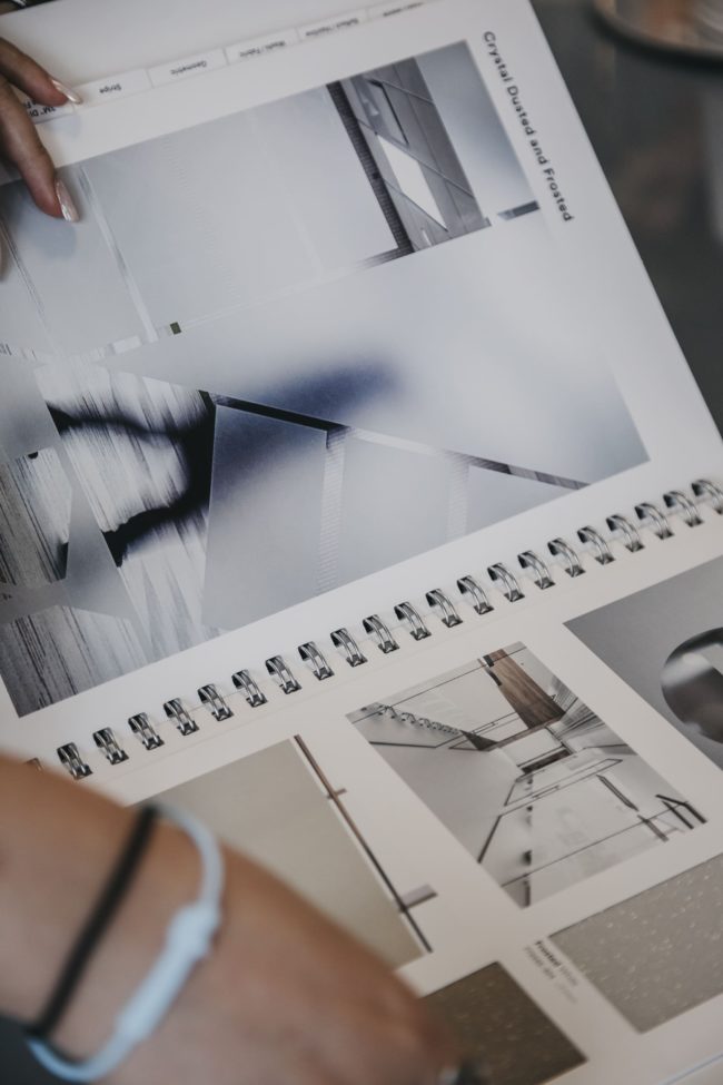 Catalogo di materiali architettonici esaminato durante il workshop 3M ad Archiproducts Milano